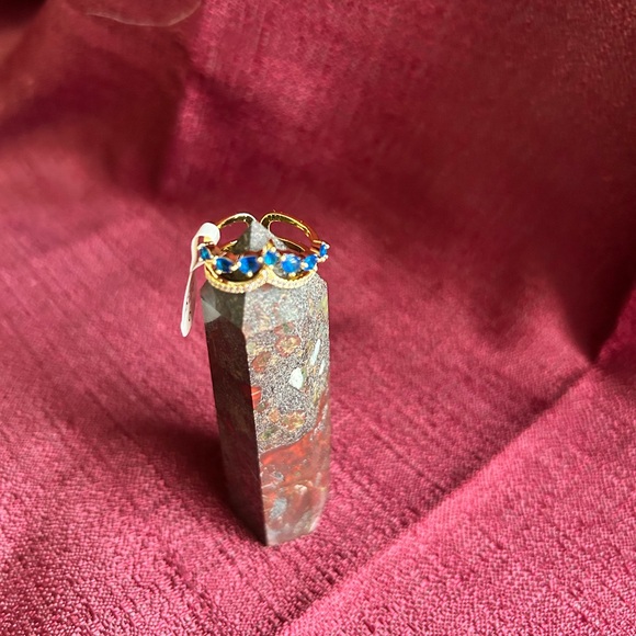 Jewelry - Elegant Gold and Blue Women's Ring